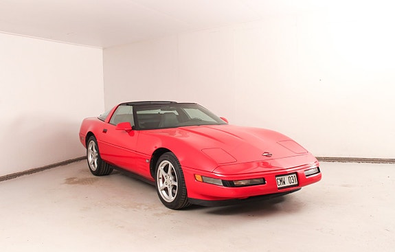 Chevrolet Corvette 2 of 5