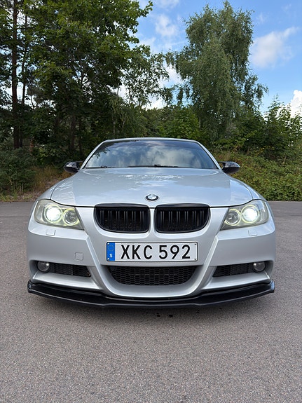 BMW 330i 10 of 12
