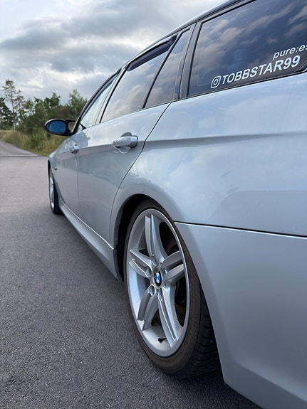 BMW 330i 7 of 12