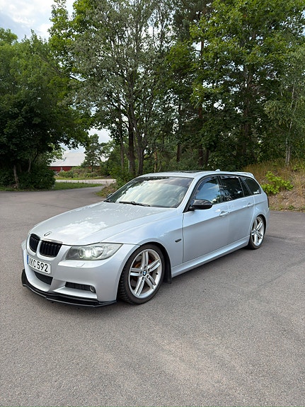 BMW 330i 12 of 12