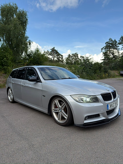 BMW 330i 11 of 12