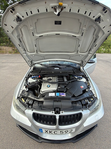 BMW 330i 9 of 12