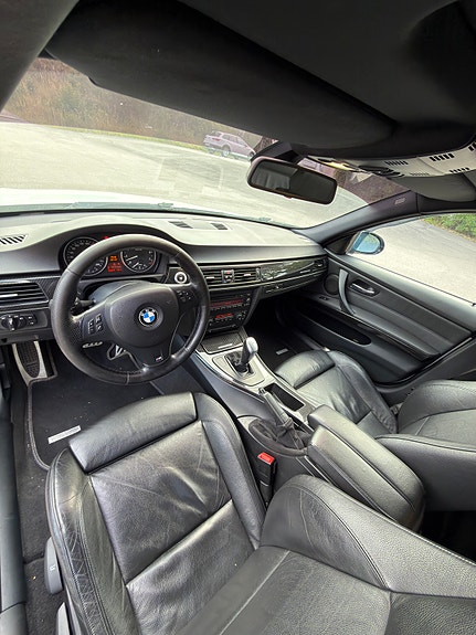 BMW 330i 8 of 12