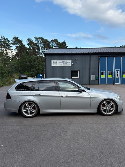 BMW 330i 5 of 5