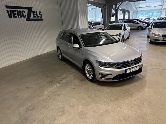 Volkswagen Passat 2 of 11