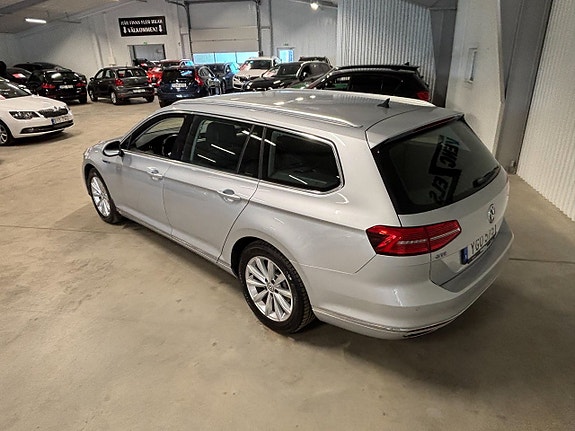 Volkswagen Passat 4 of 11