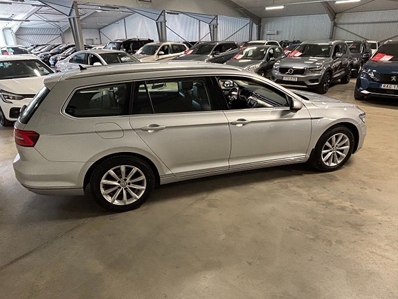 Volkswagen Passat 3 of 11