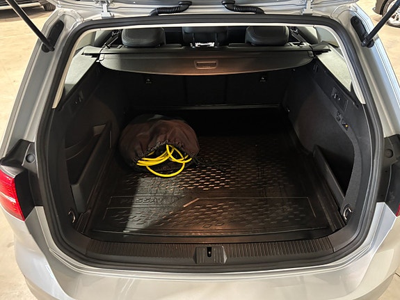 Volkswagen Passat 9 of 11