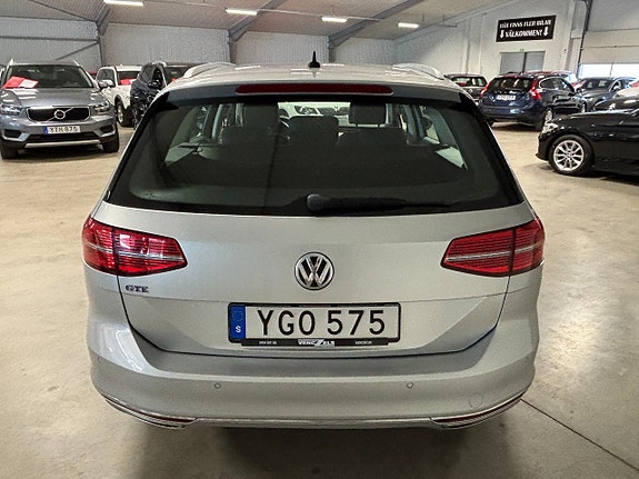 Volkswagen Passat 5 of 11