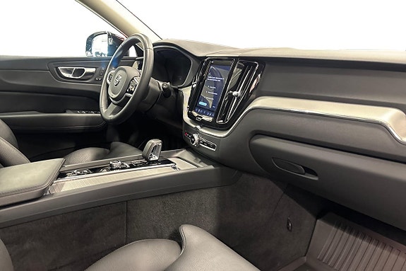 Volvo XC60 10 of 23