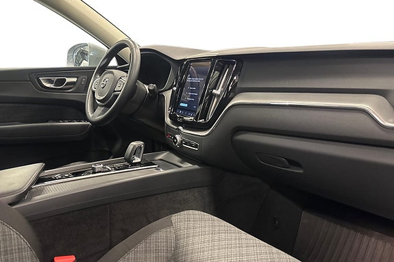 Volvo XC60 10 of 23