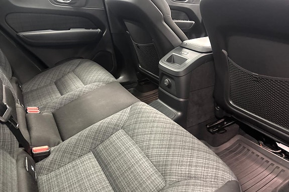 Volvo XC60 11 of 23