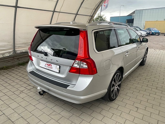 Volvo V70 3 of 5