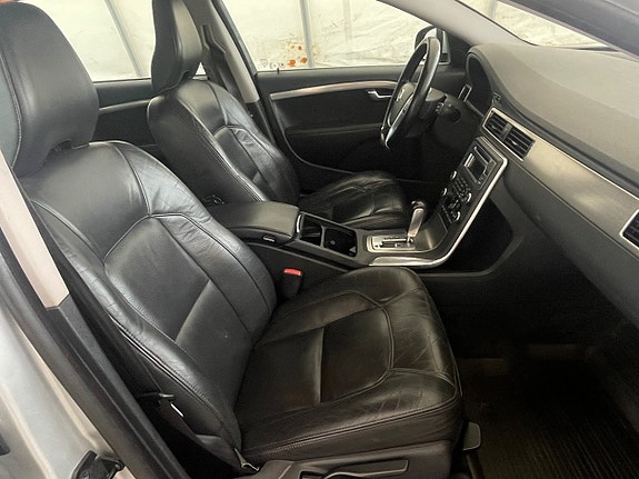 Volvo V70 12 of 20