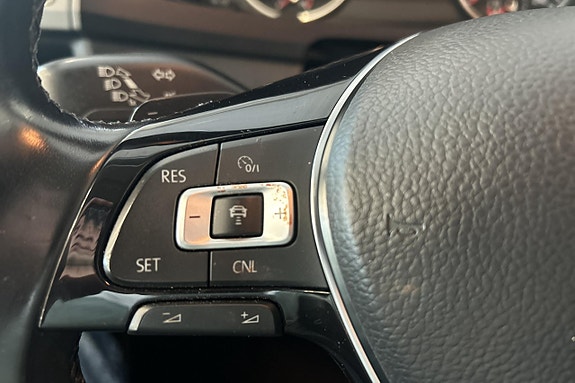 Volkswagen Caravelle 22 of 26