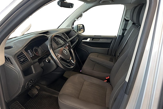 Volkswagen Caravelle 13 of 26