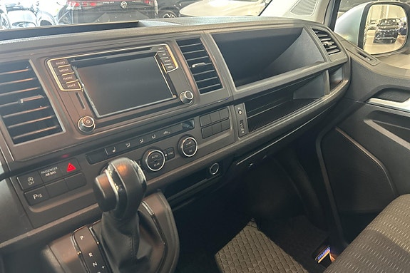 Volkswagen Caravelle 21 of 26