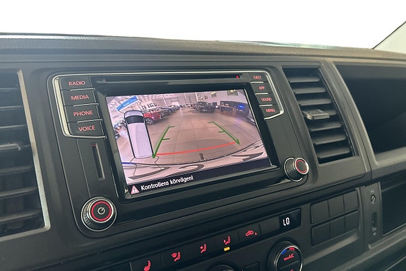 Volkswagen Caravelle 26 of 26