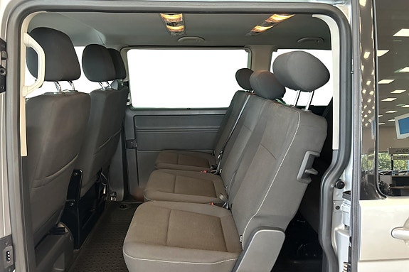 Volkswagen Caravelle 16 of 26