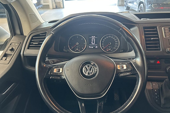 Volkswagen Caravelle 12 of 26