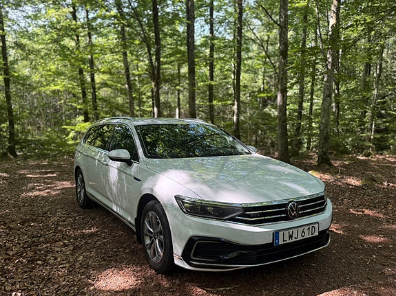 Volkswagen Passat 2 of 6