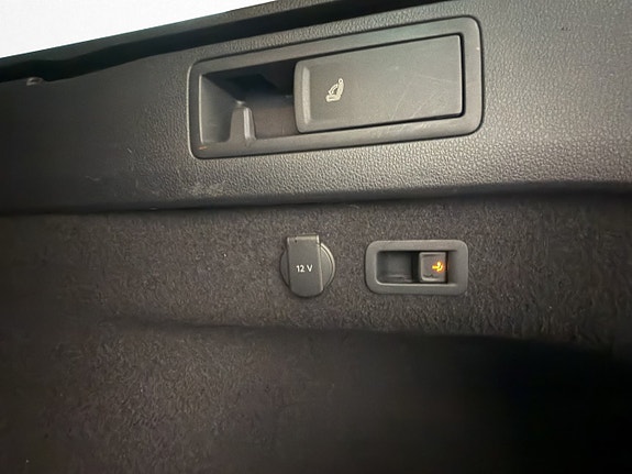 Volkswagen Passat Alltrack 23 of 28
