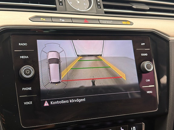 Volkswagen Passat Alltrack 13 of 28