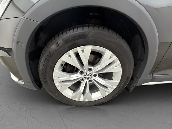 Volkswagen Passat Alltrack 25 of 28