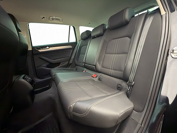 Volkswagen Passat Alltrack 14 of 28