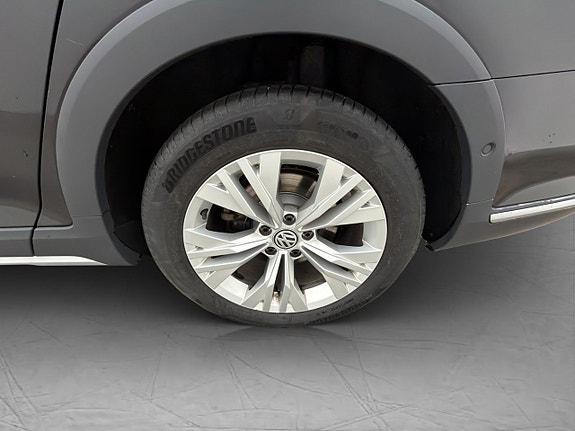 Volkswagen Passat Alltrack 26 of 28