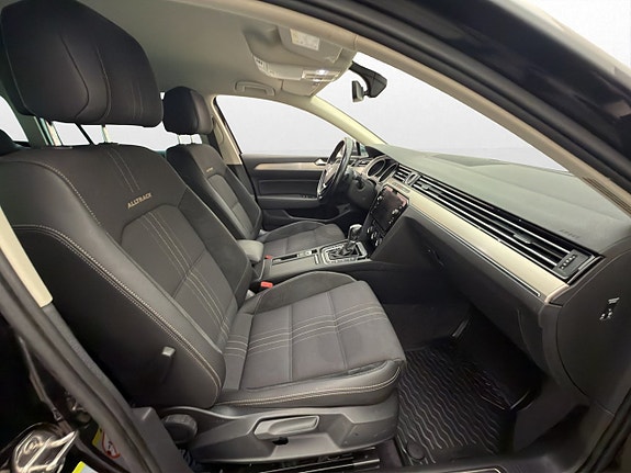Volkswagen Passat Alltrack 12 of 28
