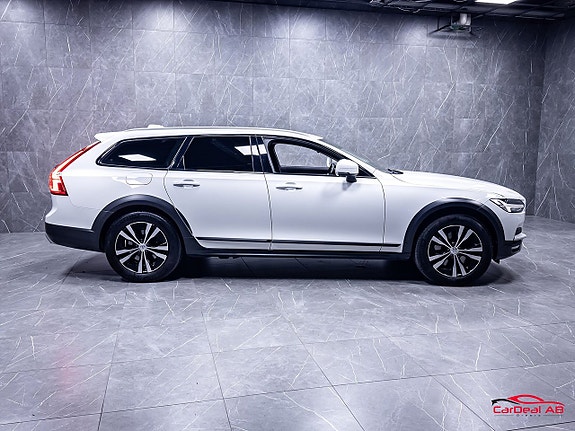 Volvo V90 Cross Country 8 of 30