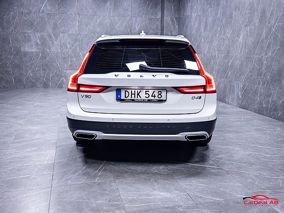 Volvo V90 Cross Country 6 of 30