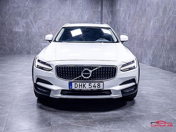 Volvo V90 Cross Country 2 of 30