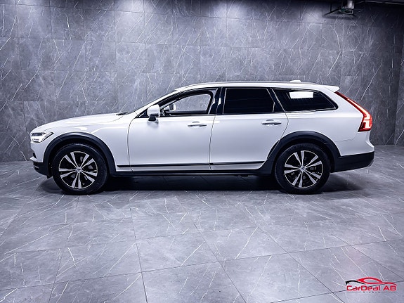 Volvo V90 Cross Country 4 of 30
