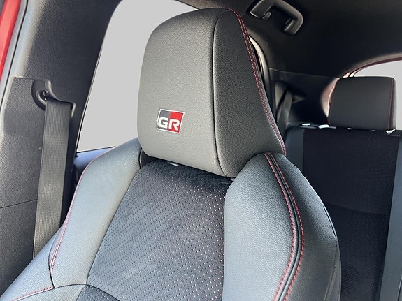 Toyota Yaris 14 of 17