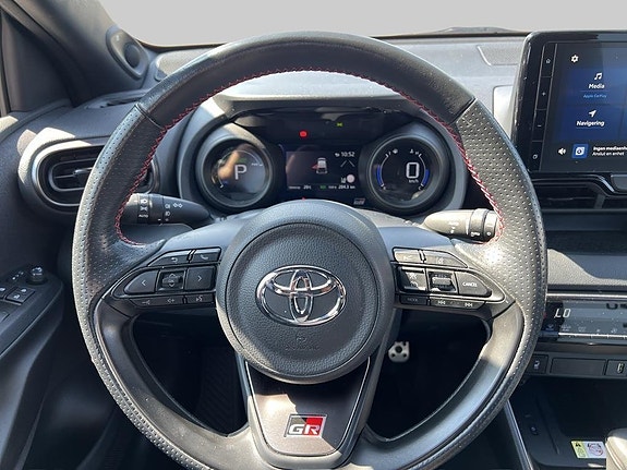 Toyota Yaris 10 of 17