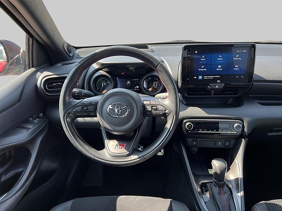 Toyota Yaris 9 of 17