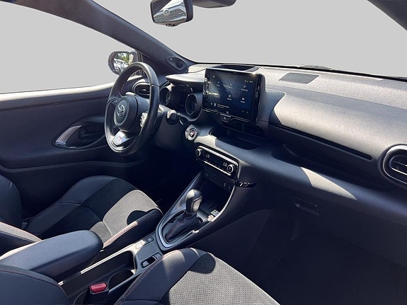 Toyota Yaris 7 of 17