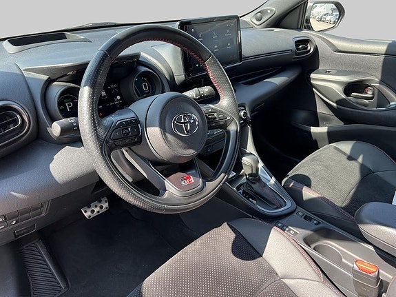 Toyota Yaris 13 of 17