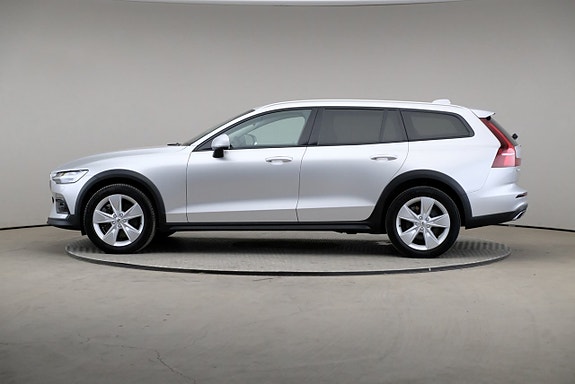 Volvo V60 Cross Country 4 of 5