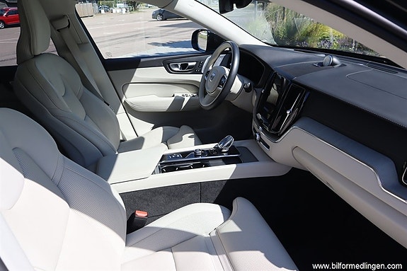 Volvo XC60 6 of 26