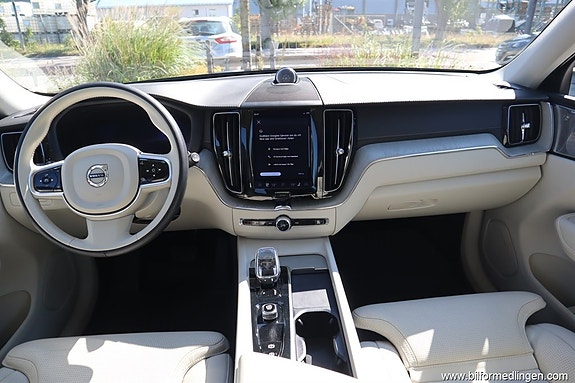 Volvo XC60 8 of 26