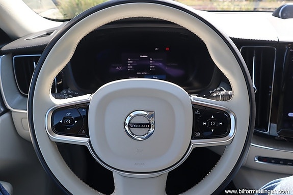 Volvo XC60 11 of 26