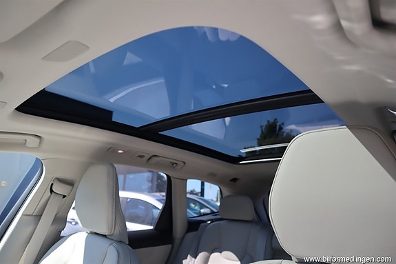Volvo XC60 3 of 5
