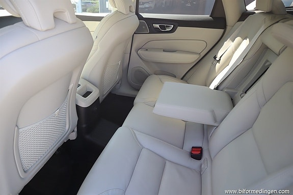 Volvo XC60 9 of 26