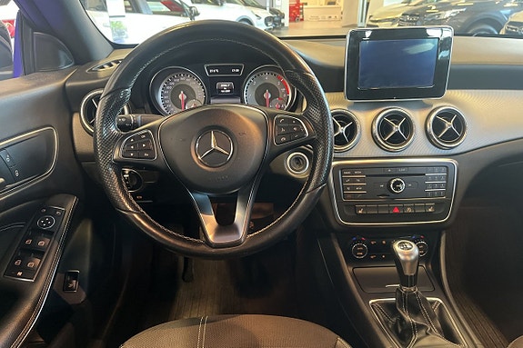 Mercedes-Benz CLA200 8 of 11