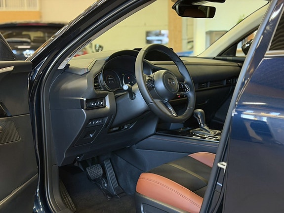 Mazda CX-30 7 of 19