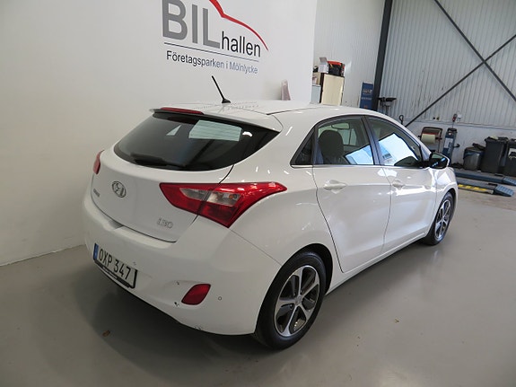Hyundai i30 2 of 7