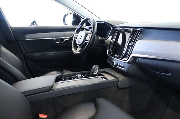 Volvo V90 Cross Country 8 of 17